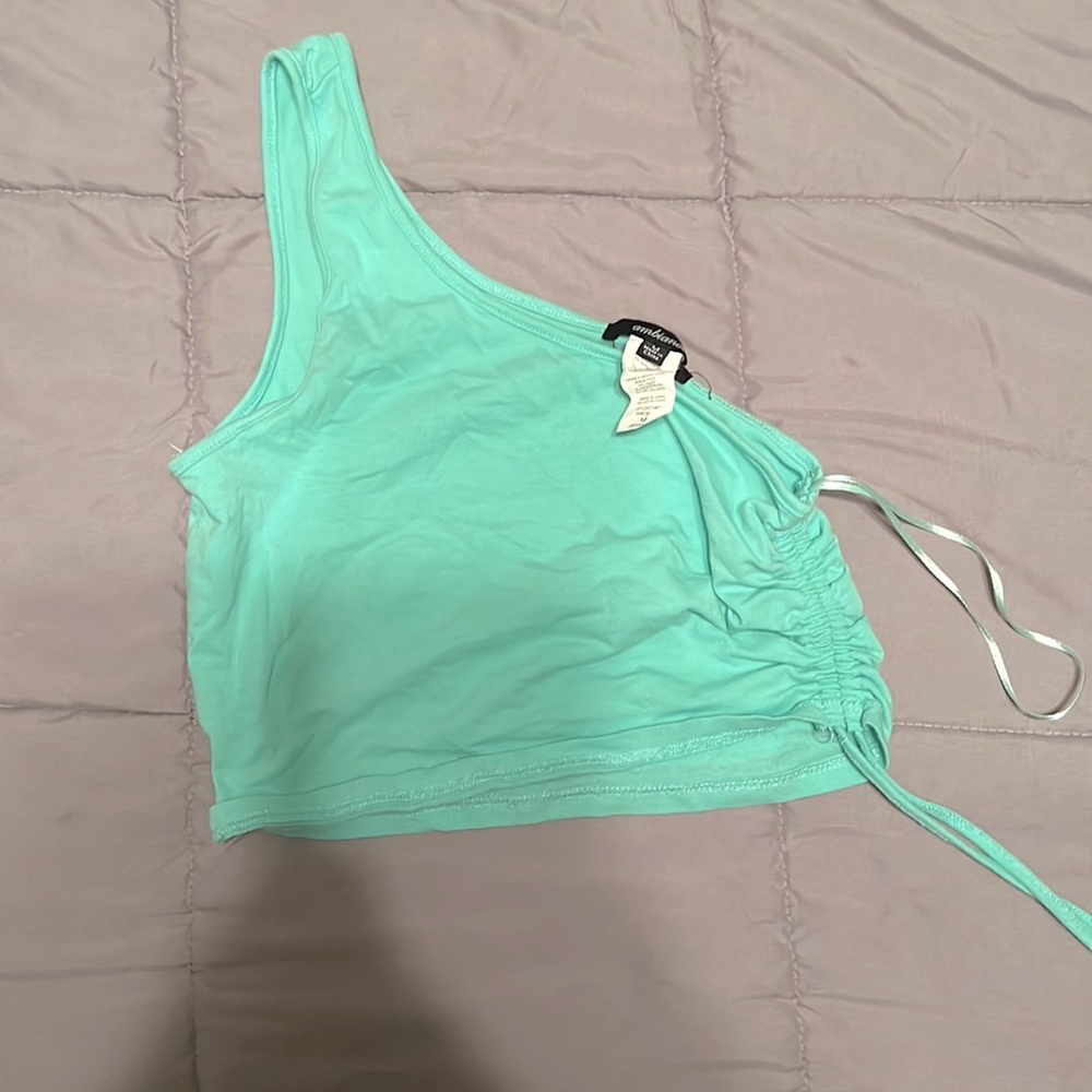 off shoulder crop top